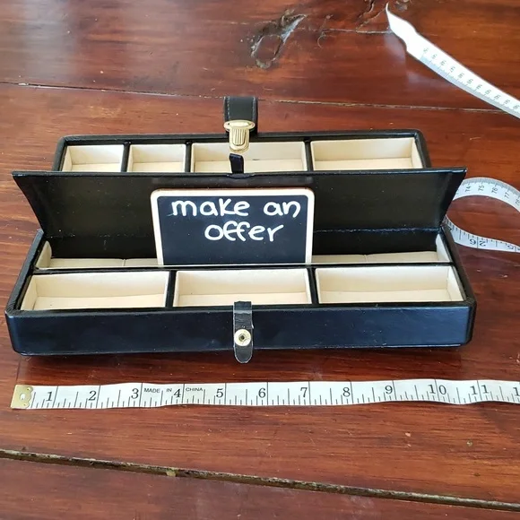 Travel jewelry case. Sturdy. Good condition - Picture 1 of 9